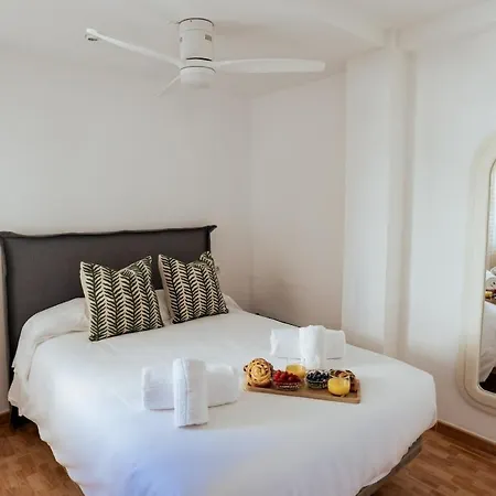 Urb Lanzas With Pool And Apartment